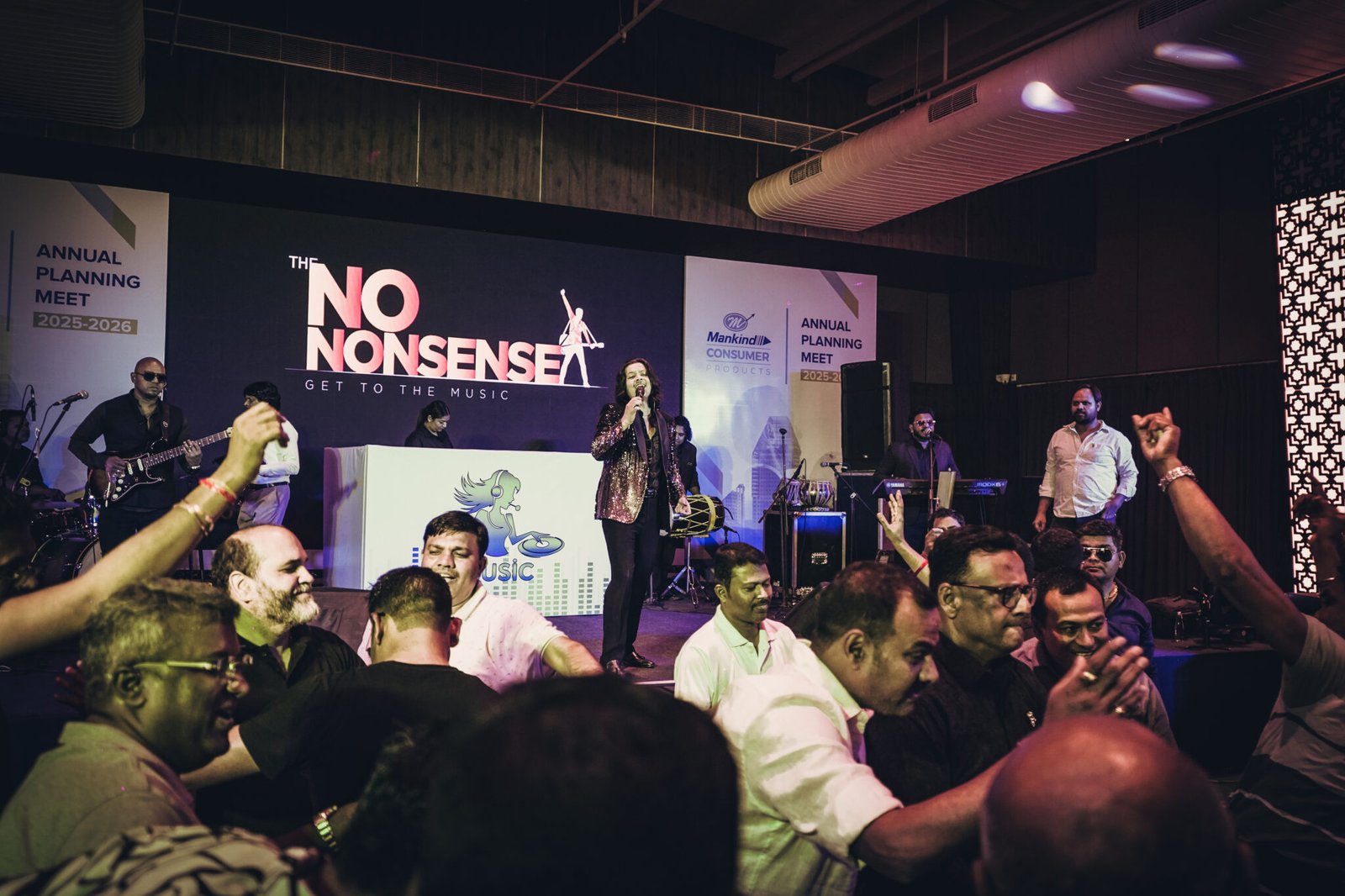 No Nonsense Band performing live Bollywood and Punjabi music at Delhi wedding
